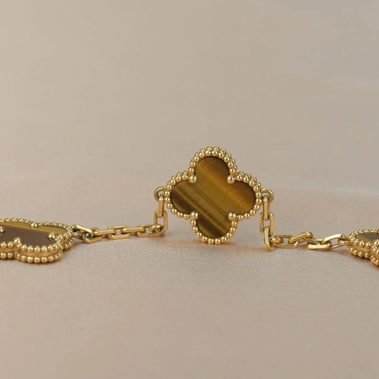 [LUXE JEWELRY] CLOVER 5 MOTIFS TIGER EYE BRACELET COLLECTION