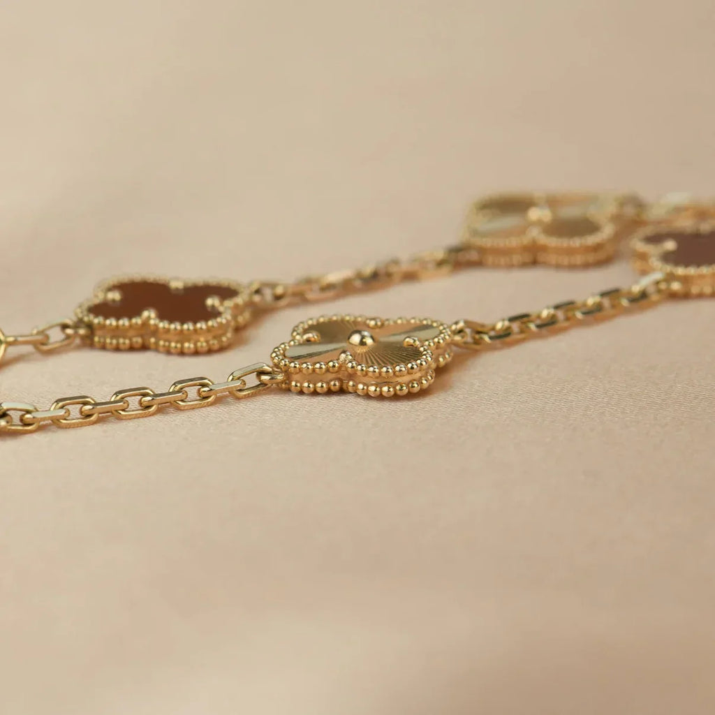 [LUXE JEWELRY] CLOVER 5 MOTIF RED CORNELIAN BRACELET COLLECTION
