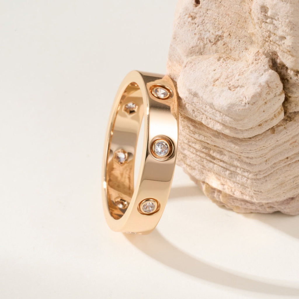 [LUXE JEWELRY] LOVE 4MM 8 DIAMOND RING