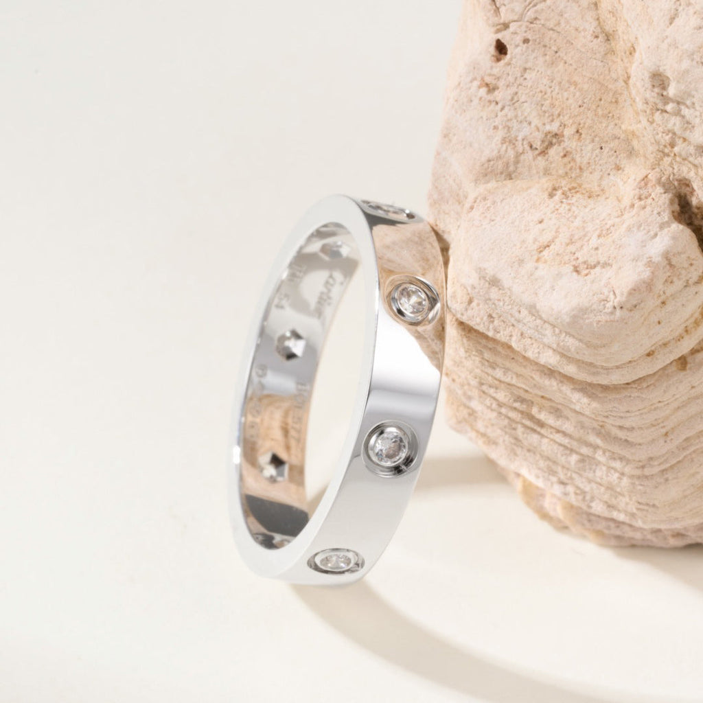 [LUXE JEWELRY] LOVE 4MM 8 DIAMOND RING