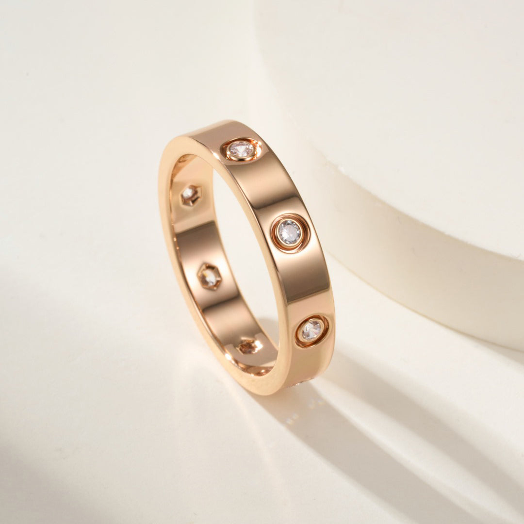 [LUXE JEWELRY] LOVE 4MM 8 DIAMOND RING